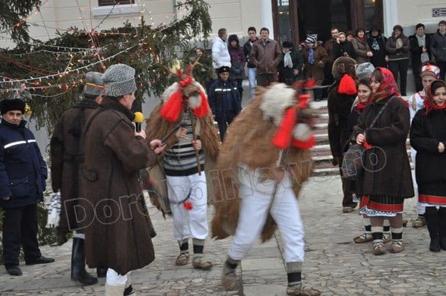 Parada Formatiilor de Datini si Obiceiuri 2013 Dorohoi_Banda Cordareanca_09