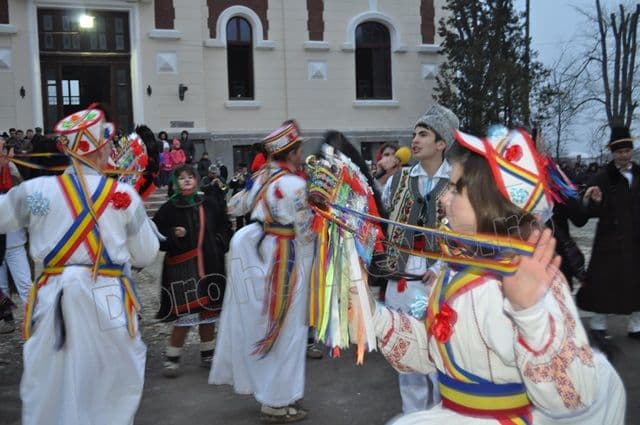 Parada Formatiilor de Datini si Obiceiuri 2013 Dorohoi_Banda Cordareanca_16