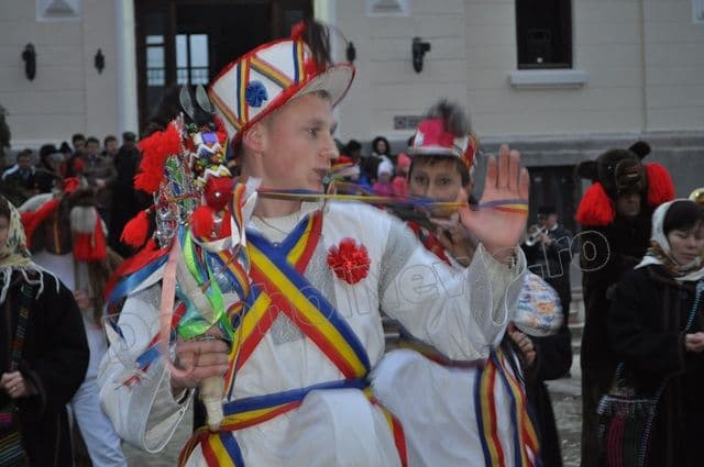 Parada Formatiilor de Datini si Obiceiuri 2013 Dorohoi_Banda Cordareanca_15