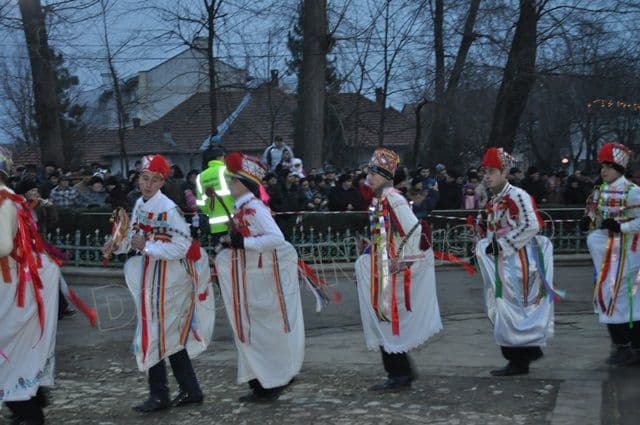 Parada Formatiilor de Datini si Obiceiuri 2013 Dorohoi_Banda Broscauti 2_03