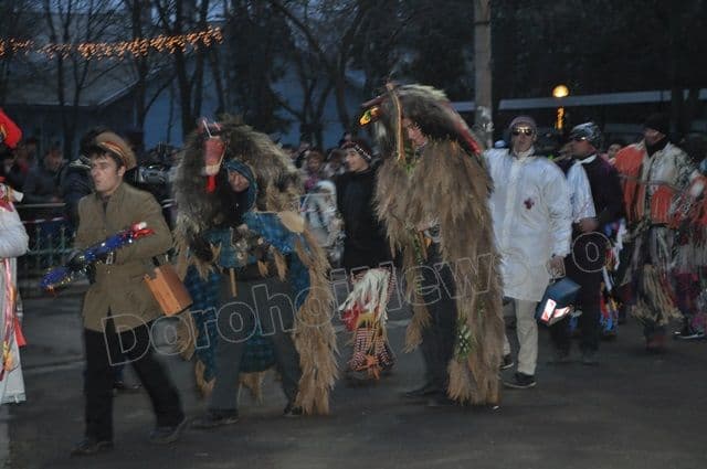 Parada Formatiilor de Datini si Obiceiuri 2013 Dorohoi_Banda Broscauti 2_04