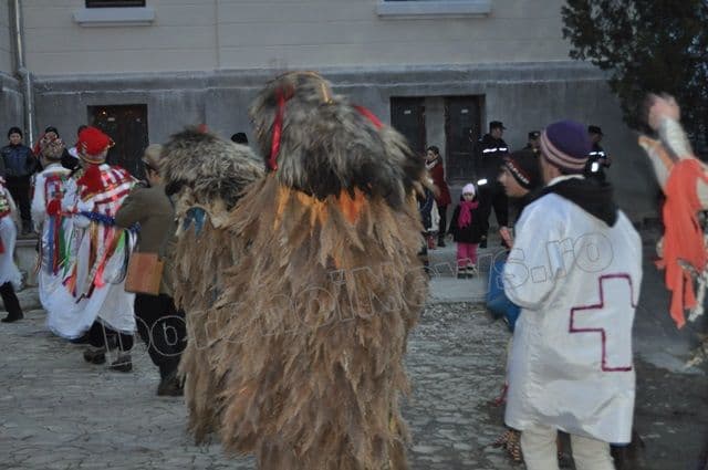 Parada Formatiilor de Datini si Obiceiuri 2013 Dorohoi_Banda Broscauti 2_05