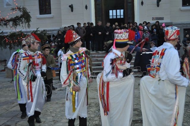 Parada Formatiilor de Datini si Obiceiuri 2013 Dorohoi_Banda Broscauti 2_06