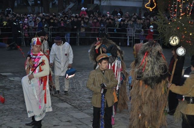 Parada Formatiilor de Datini si Obiceiuri 2013 Dorohoi_Banda Broscauti 2_09