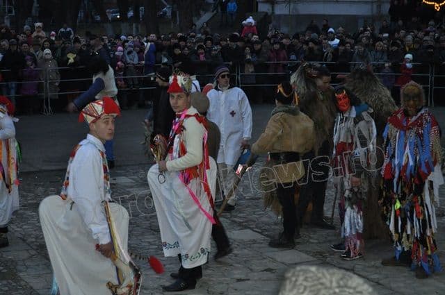 Parada Formatiilor de Datini si Obiceiuri 2013 Dorohoi_Banda Broscauti 2_10