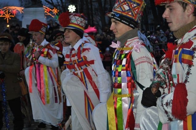 Parada Formatiilor de Datini si Obiceiuri 2013 Dorohoi_Banda Broscauti 2_11