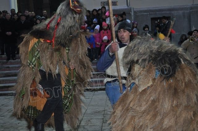 Parada Formatiilor de Datini si Obiceiuri 2013 Dorohoi_Banda Broscauti 2_13