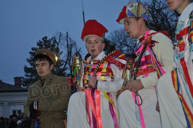 Parada Formatiilor de Datini si Obiceiuri 2013 Dorohoi_Banda Broscauti 2_12