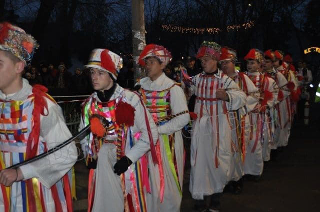 Parada Formatiilor de Datini si Obiceiuri 2013 Dorohoi_Banda Broscauti 1_04