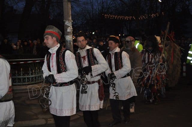 Parada Formatiilor de Datini si Obiceiuri 2013 Dorohoi_Banda Broscauti 1_07