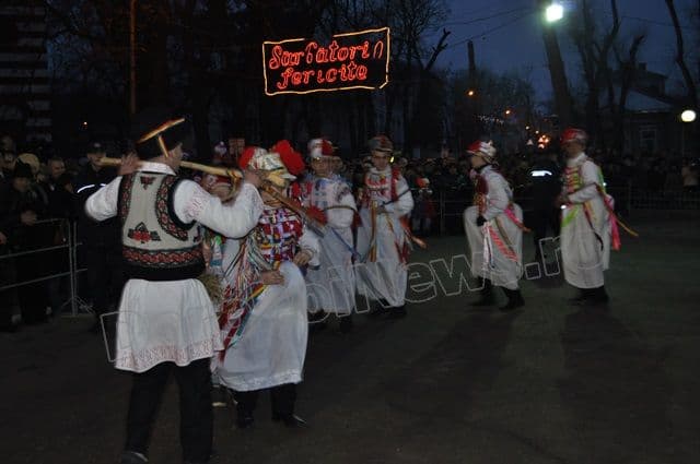 Parada Formatiilor de Datini si Obiceiuri 2013 Dorohoi_Banda Broscauti 1_09