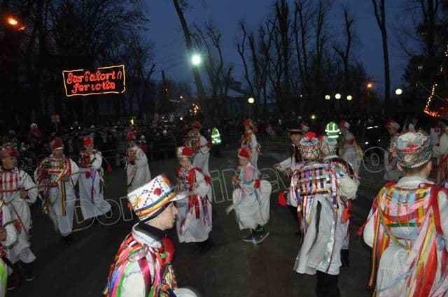 Parada Formatiilor de Datini si Obiceiuri 2013 Dorohoi_Banda Broscauti 1_10