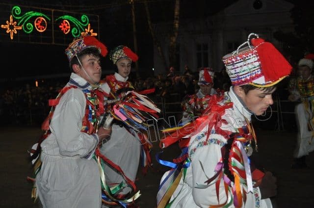 Parada Formatiilor de Datini si Obiceiuri 2013 Dorohoi_Banda Broscauti 1_11