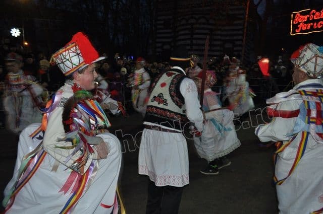 Parada Formatiilor de Datini si Obiceiuri 2013 Dorohoi_Banda Broscauti 1_14