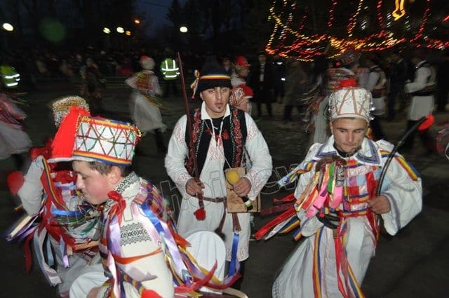 Parada Formatiilor de Datini si Obiceiuri 2013 Dorohoi_Banda Broscauti 1_15