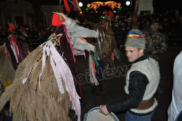 Parada Formatiilor de Datini si Obiceiuri 2013 Dorohoi_Banda Sendriceni_10