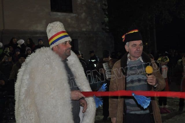 Parada Formatiilor de Datini si Obiceiuri 2013 Dorohoi_Banda Sendriceni_11