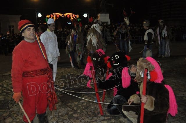 Parada Formatiilor de Datini si Obiceiuri 2013 Dorohoi_Banda Sendriceni_14
