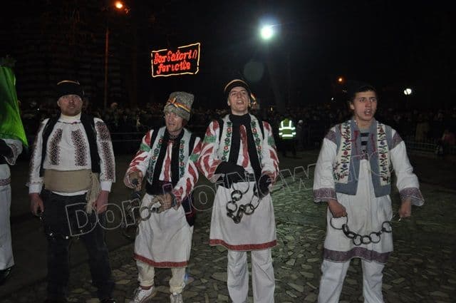 Parada Formatiilor de Datini si Obiceiuri 2013 Dorohoi_Banda Olinescu_15
