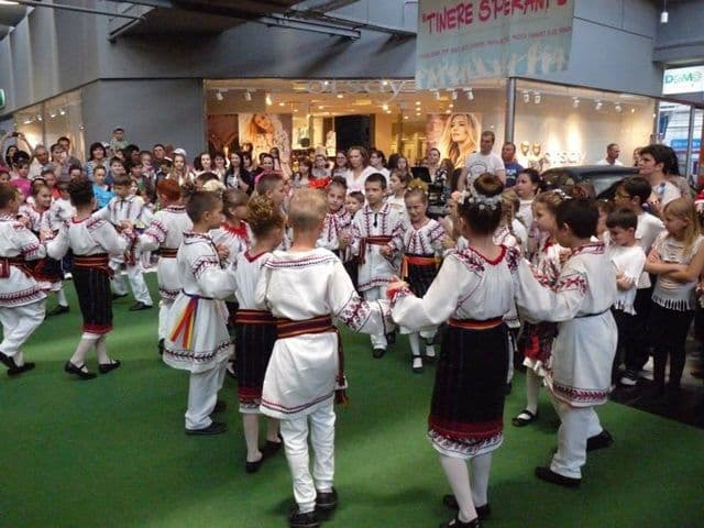 Tinere speranţe la Botoşani, un maraton de muzică şi dans_3