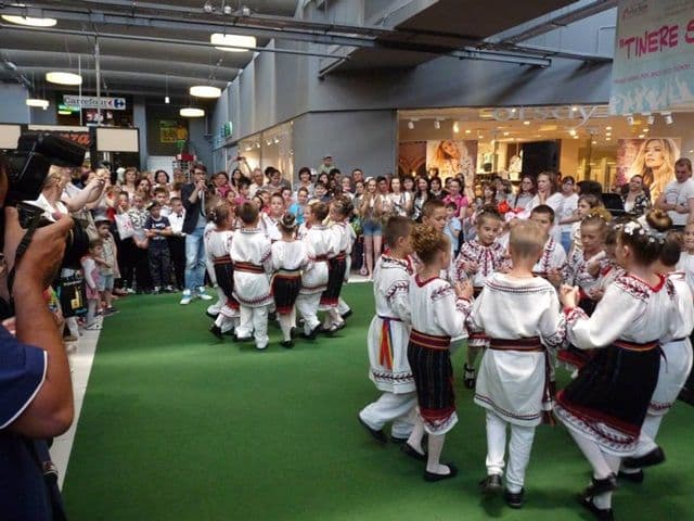 Tinere speranţe la Botoşani, un maraton de muzică şi dans_4