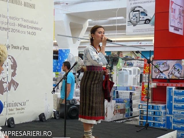 Tânără din Dorohoi câştigătoare a trofeului Trofeul Poesis Litera şi Premiile Concursului Naţional M