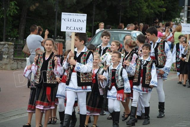Festivalul Mugurelul Dorohoi 2014_parada_106