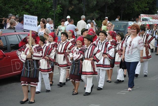 Festivalul Mugurelul Dorohoi 2014_parada_109