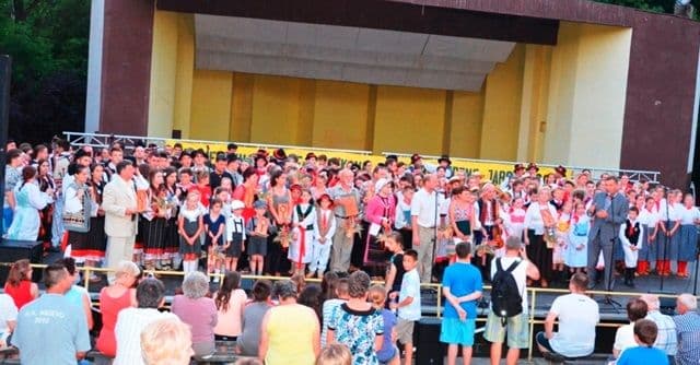 Ansamblul-Mugurelul-Mărgineanca-Polonia004