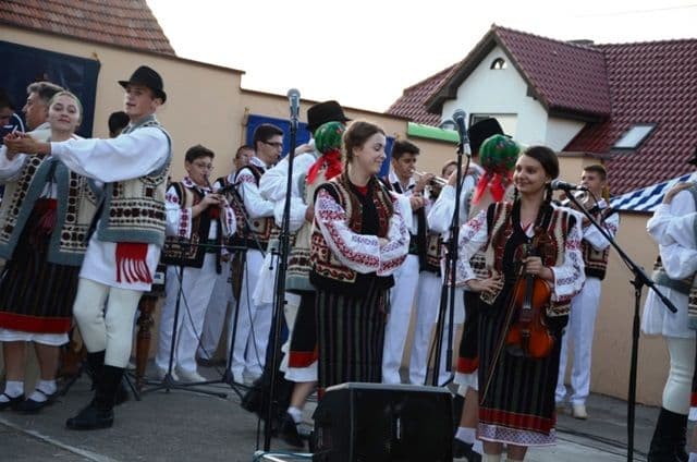 Ansamblul-Mugurelul-Mărgineanca-Polonia012