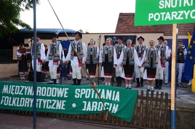 Ansamblul-Mugurelul-Mărgineanca-Polonia016