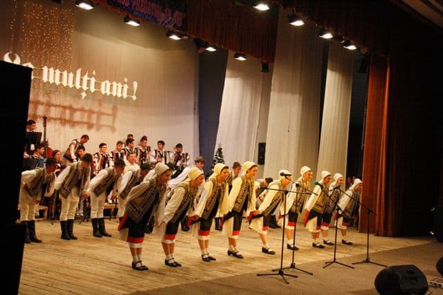 Gala Laureatilor si Concertul S-aud pregatiri in sat 04
