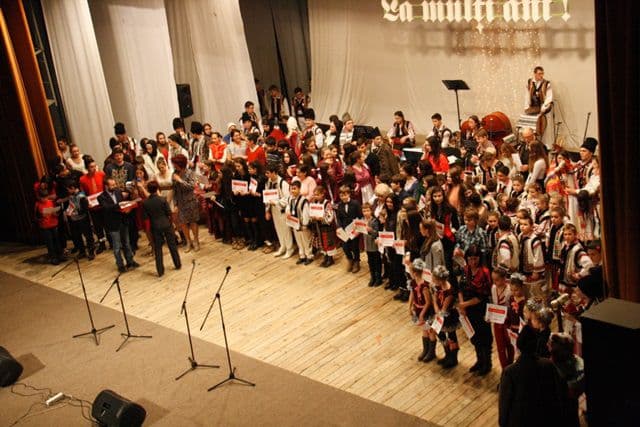 Gala Laureatilor si Concertul S-aud pregatiri in sat 06