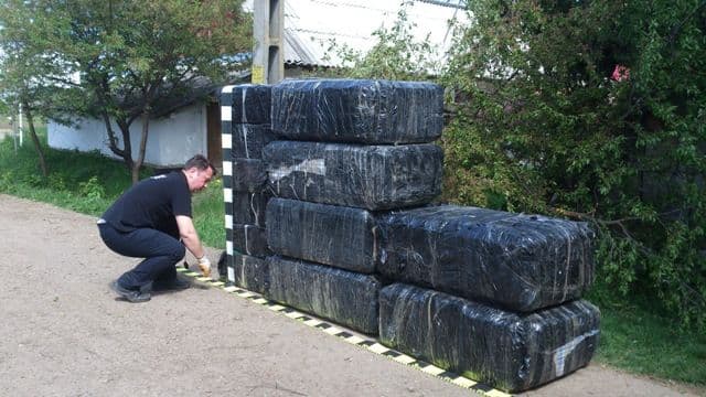 Urmărire, focuri de armă şi ţigarete de contrabandă confiscate de poliţiştii de frontieră dorohoieni