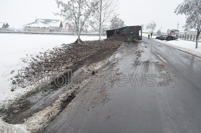 Accident camion rasturnat Dealu Mare - Dorohoi_02