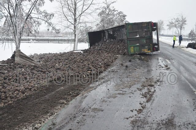 Accident camion rasturnat Dealu Mare - Dorohoi_03