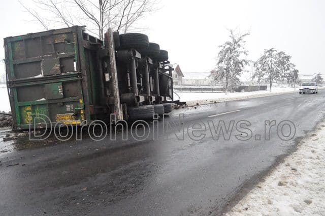 Accident camion rasturnat Dealu Mare - Dorohoi_04
