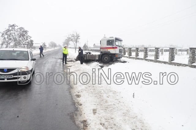 Accident camion rasturnat Dealu Mare - Dorohoi_05