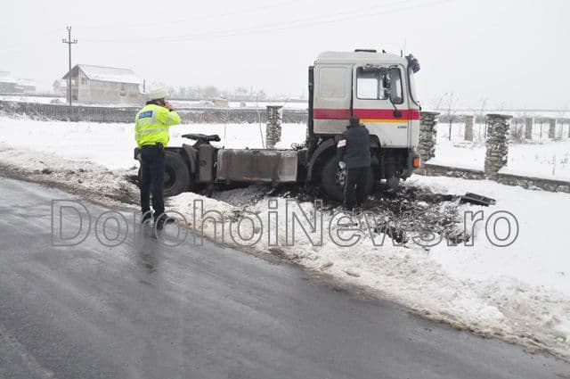 Accident camion rasturnat Dealu Mare - Dorohoi_06