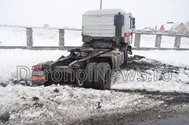 Accident camion rasturnat Dealu Mare - Dorohoi_11