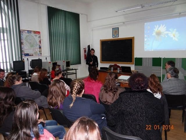 Liceul Tehnologic Alexandru Vlahuta Sendriceni 012