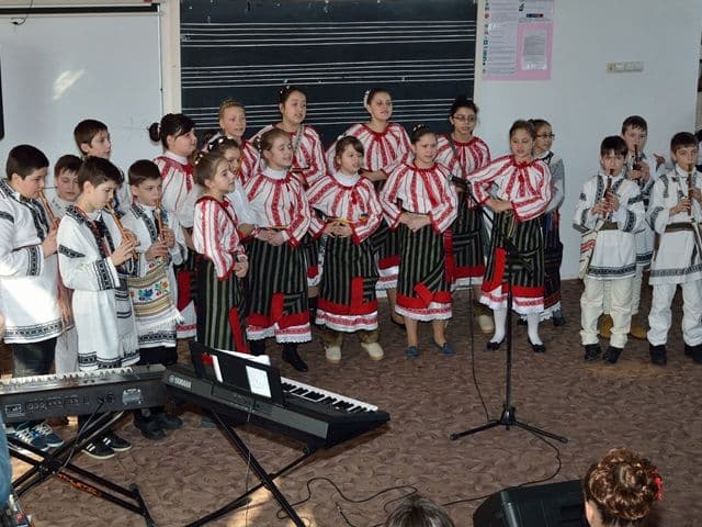 A I Cuza Dorohoi, Muzica inainate de toate_07