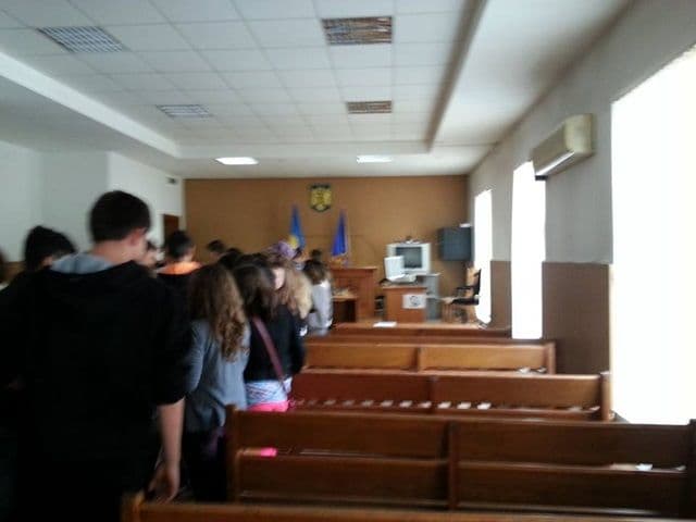 Elevii de la Şcoala Gimnazială Nr. 1  în vizită la Judecătoria Dorohoi_12