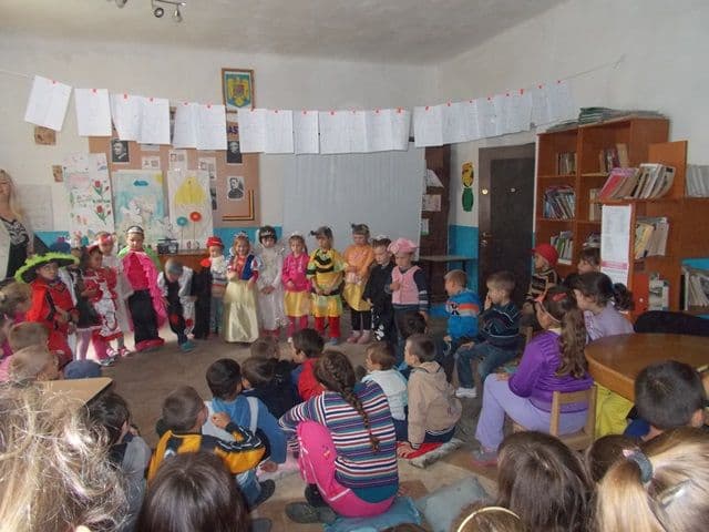 1 Iunie, Scoala Corlateni_01
