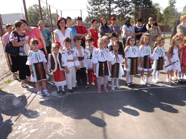 Sfarsit de an scolar Dorohoi Scoala A I Cuza002