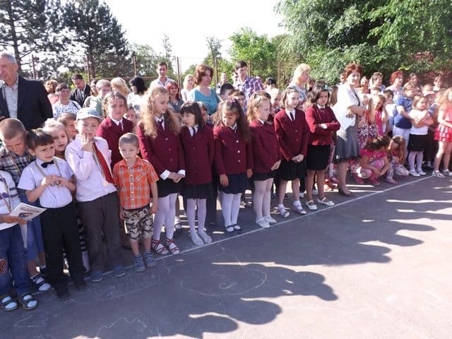 Sfarsit de an scolar Dorohoi Scoala A I Cuza004