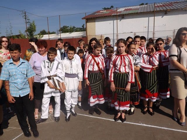 Sfarsit de an scolar Dorohoi Scoala A I Cuza010
