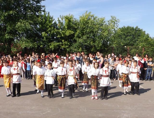 Sfarsit de an scolar Dorohoi Scoala A I Cuza001