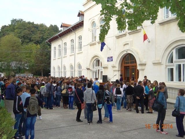Inceput de an scolar liceul Al. Vlahuta Sendriceni01