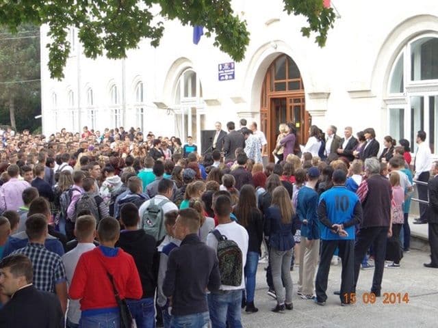 Inceput de an scolar liceul Al. Vlahuta Sendriceni02